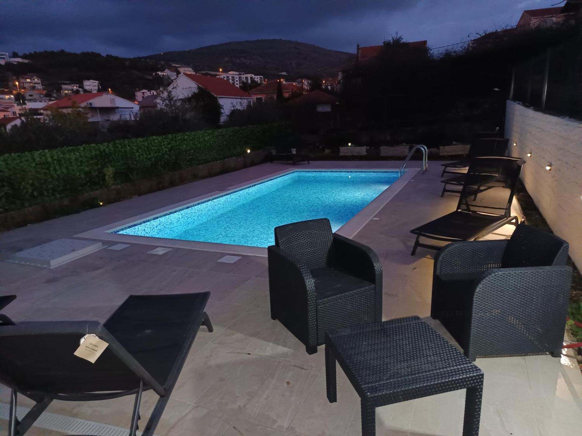 House Antonija, Relax By The Sea Apartment *